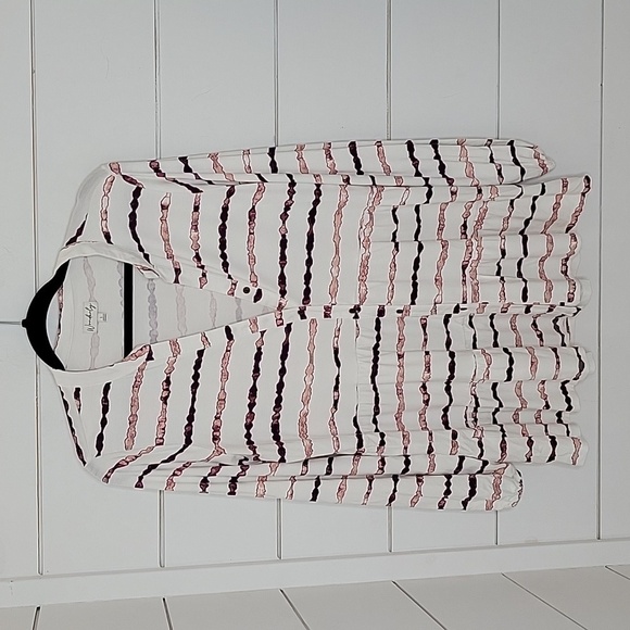 Wonderly Tops - Wonderly large white & burgundy striped button down long sleeve shirt. Tiered.
